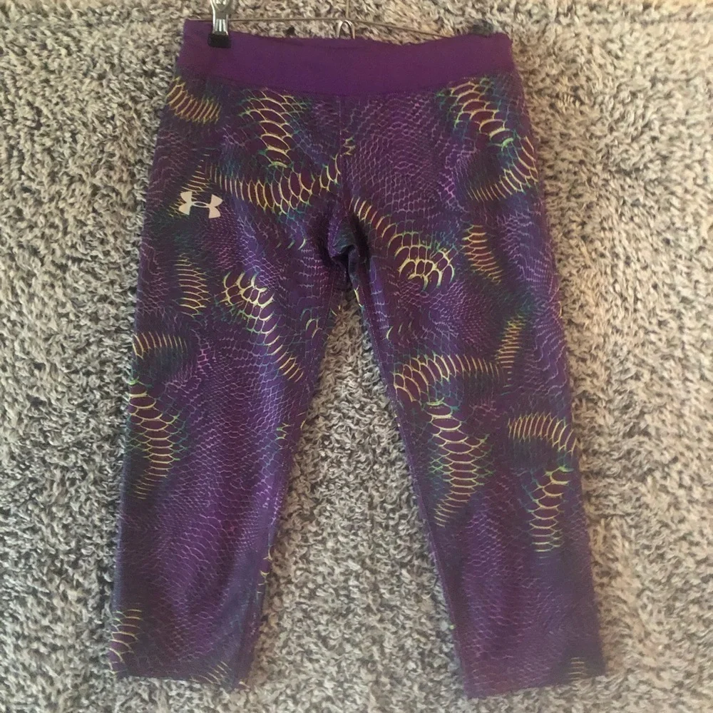 Under armor youth  Black  Cropped Capri Pants Size Large in Excellent Used Co